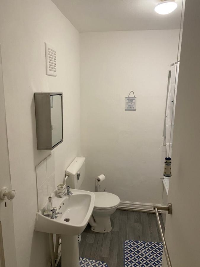 Spacious 2 Bed Apartment, Close To Village Shops Кардифф Экстерьер фото