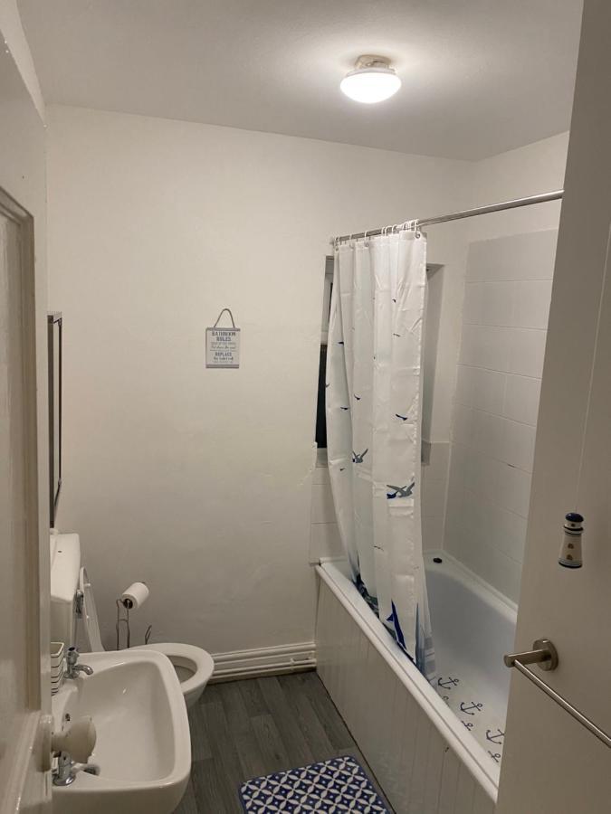 Spacious 2 Bed Apartment, Close To Village Shops Кардифф Экстерьер фото